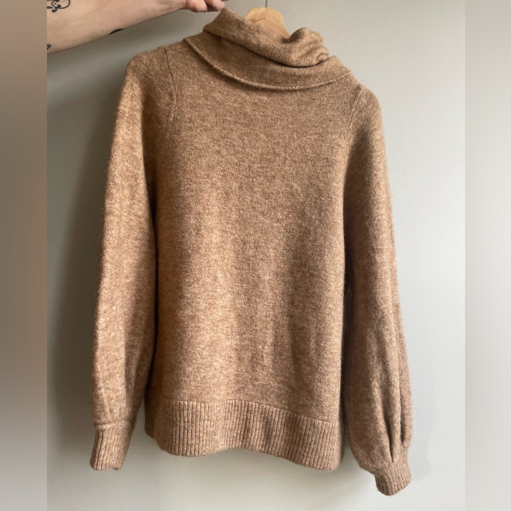 Aritzia Babaton Adichie Sweater